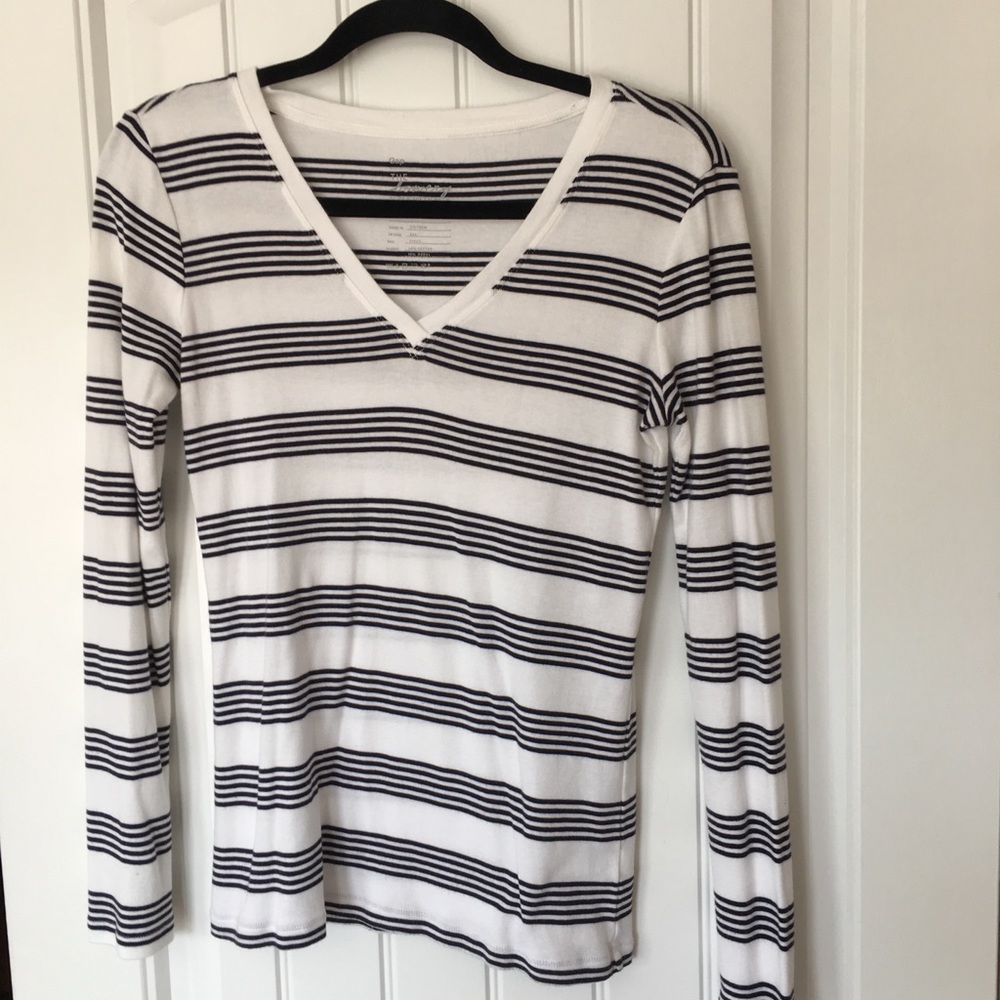 Gap Long Sleeve V Neck Tee